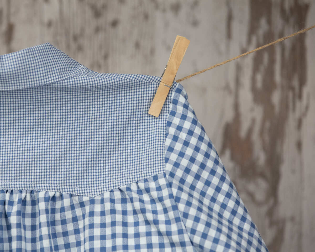 AMANATALA-COWBOY-FRUNCE-MAESTRO-VICHY-AZUL-DETALLE-CANESU-ESPALDA