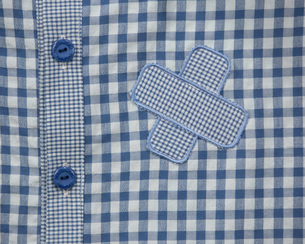 AMANATALA-COWBOY-FRUNCE-MAESTRO-VICHY-AZUL-DETALLE-TIRITA-DELANTERO