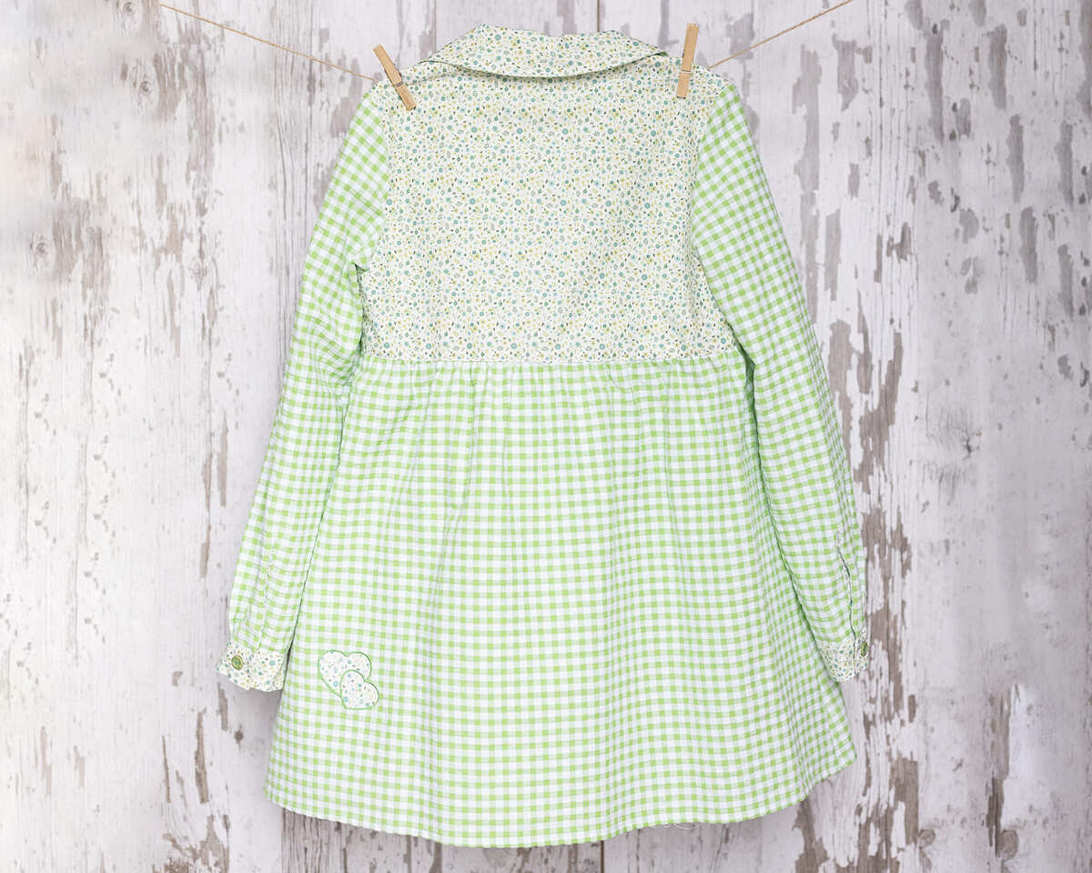 AMANTALA-CORAZONES-MAESTRA-VERDE-HIERBA-ESPALDA-BAJA