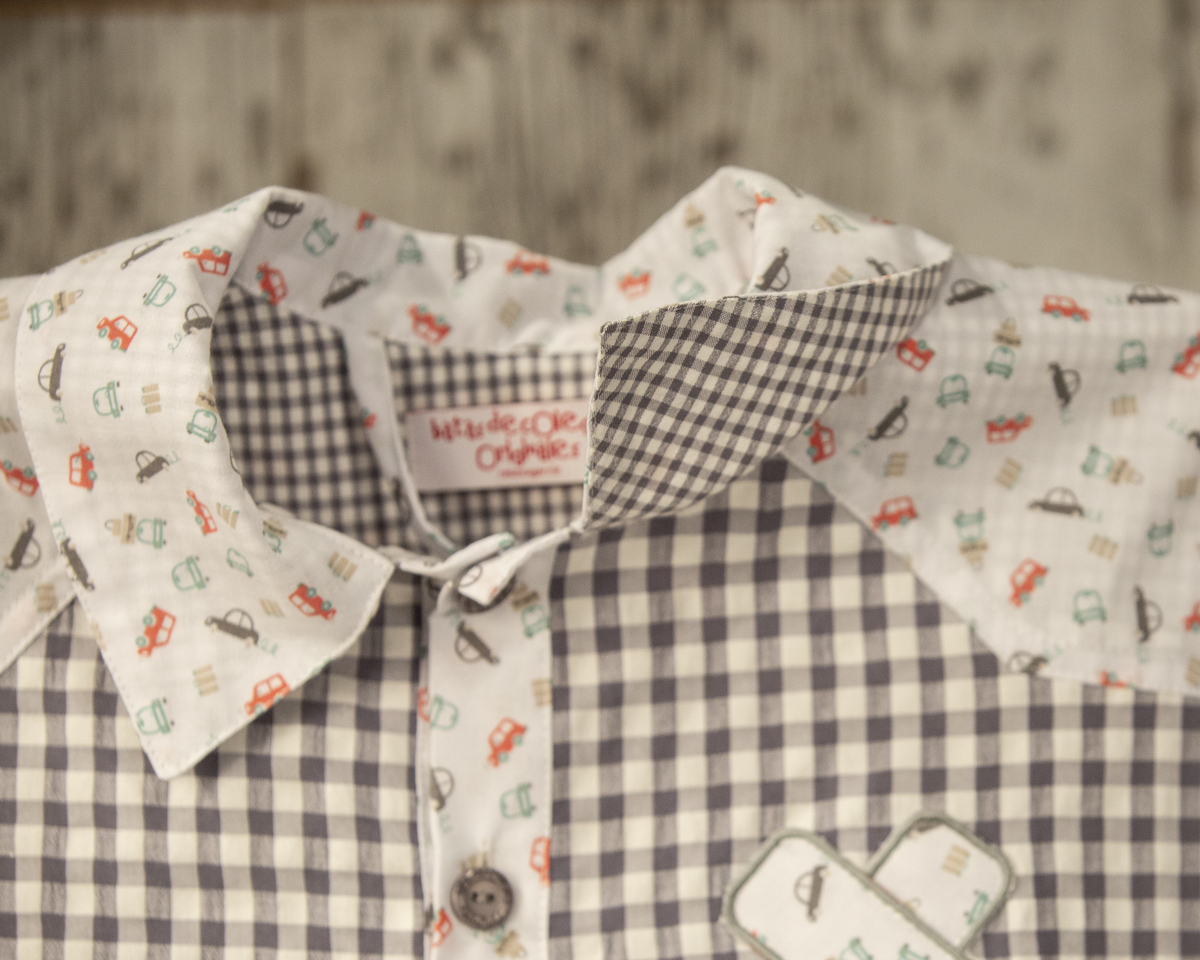 AMANTALA-COWBOY-FRUNCE-MAESTRO-GRIS-COCHES-DETALLE-CONTRASTE-CUELLO