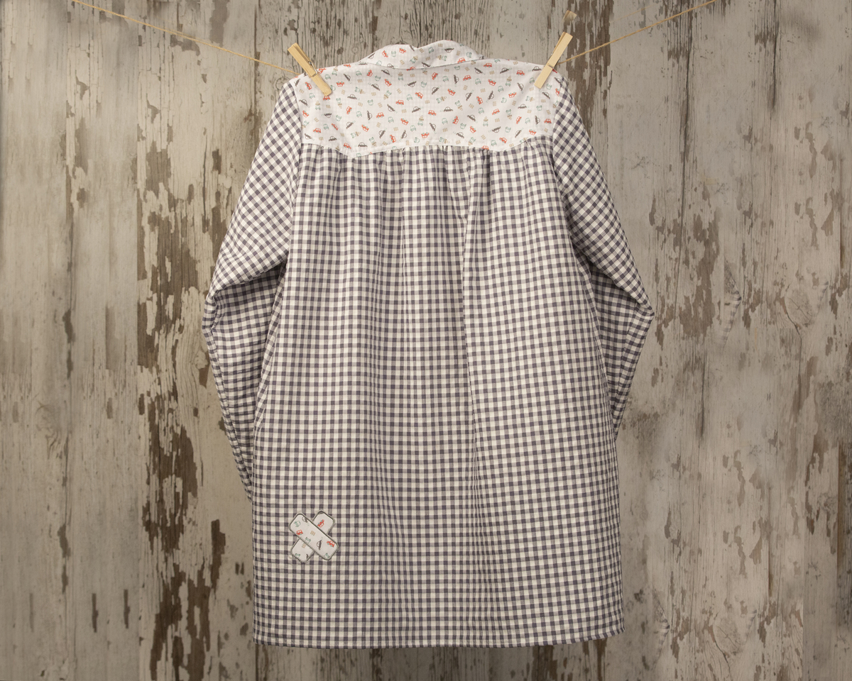 AMANTALA-COWBOY-FRUNCE-MAESTRO-GRIS-COCHES-ESPALDA