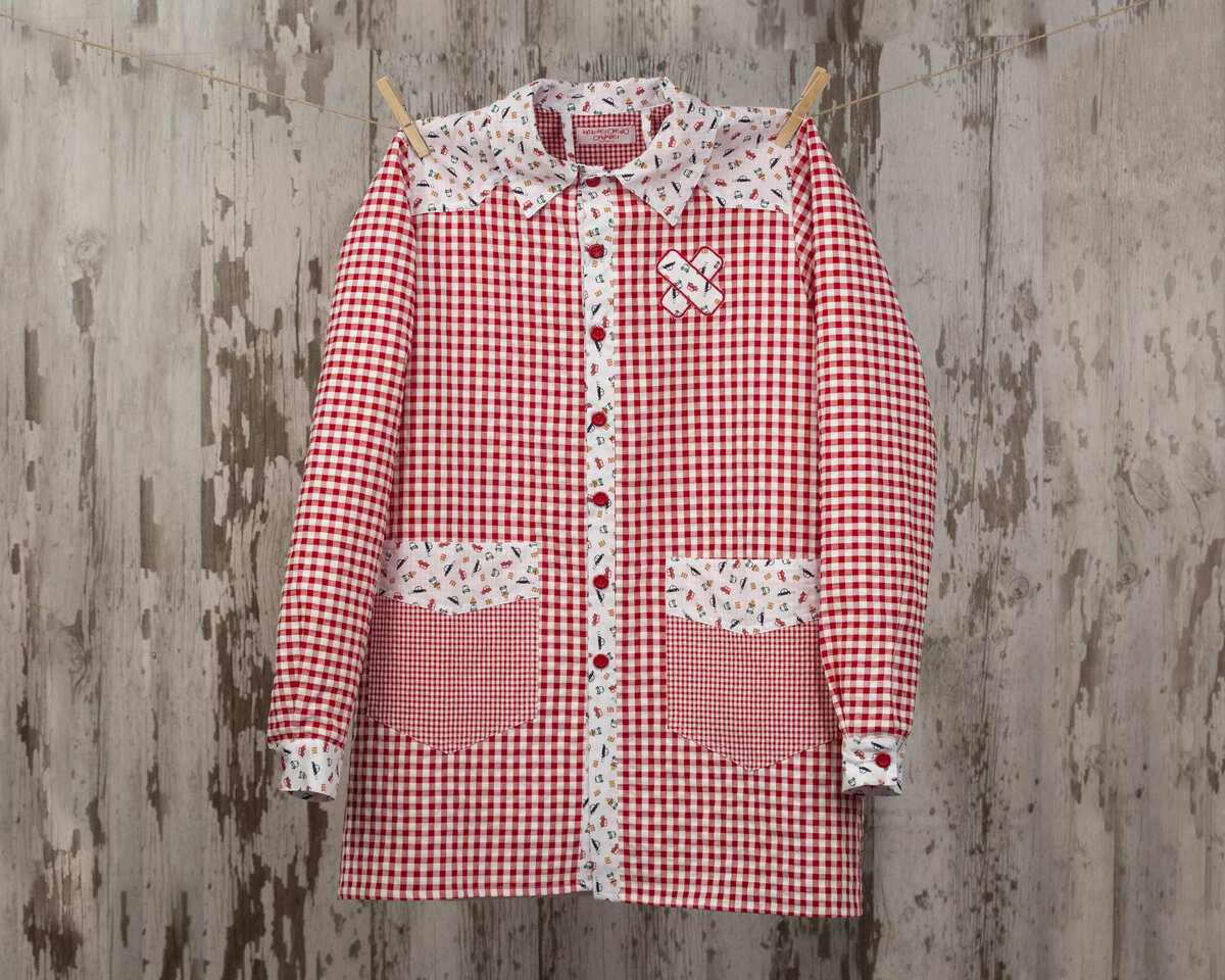 Bata de Maestro Amantala Cowboy Frunce Vichy Roja Coches