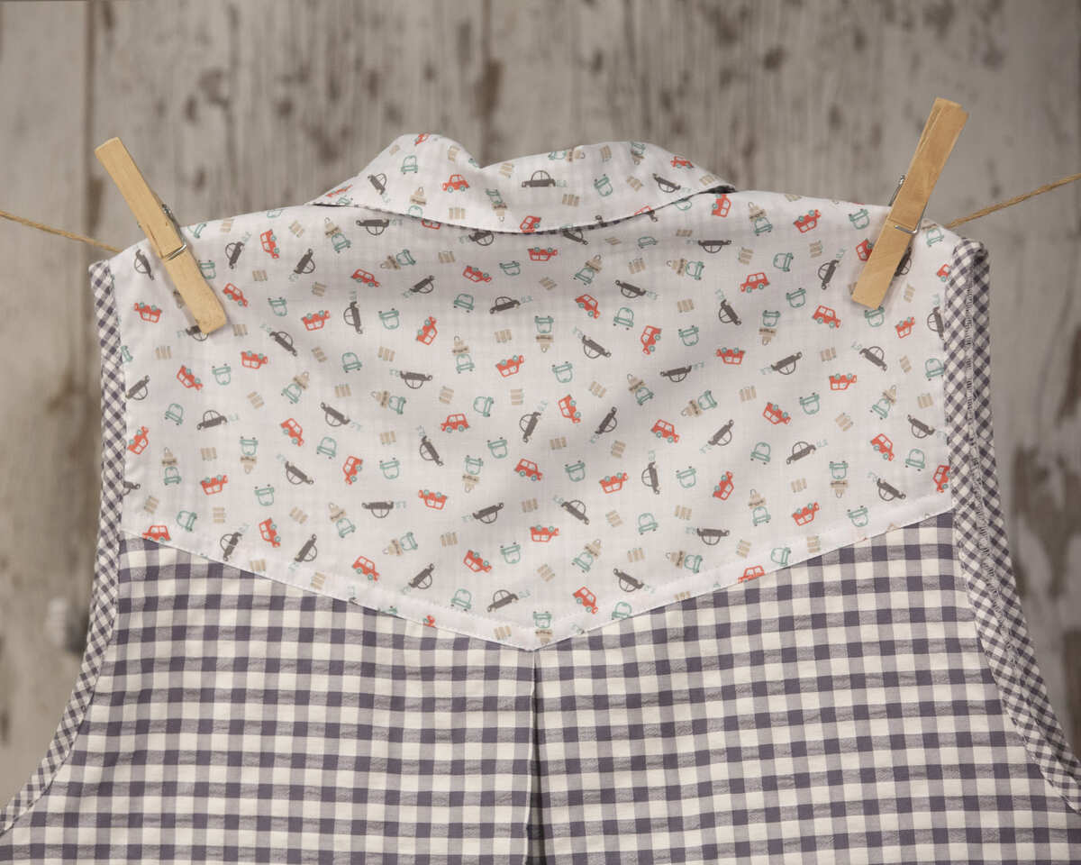 AMANTALA-MAESTRO-COWBOY-PLIEGUE-VERANO-GRIS-COCHES-CANESU-ESPALDA