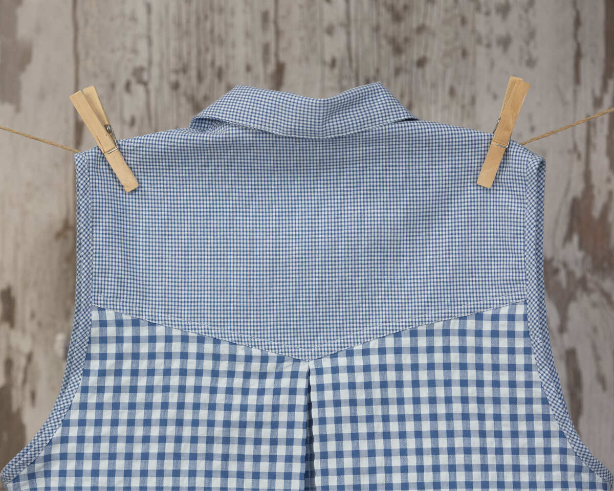 AMANTALA-MAESTRO-COWBOY-PLIEGUE-VERANO-VICHY-AZUL-DETALLE-CANESU-ESPALDA