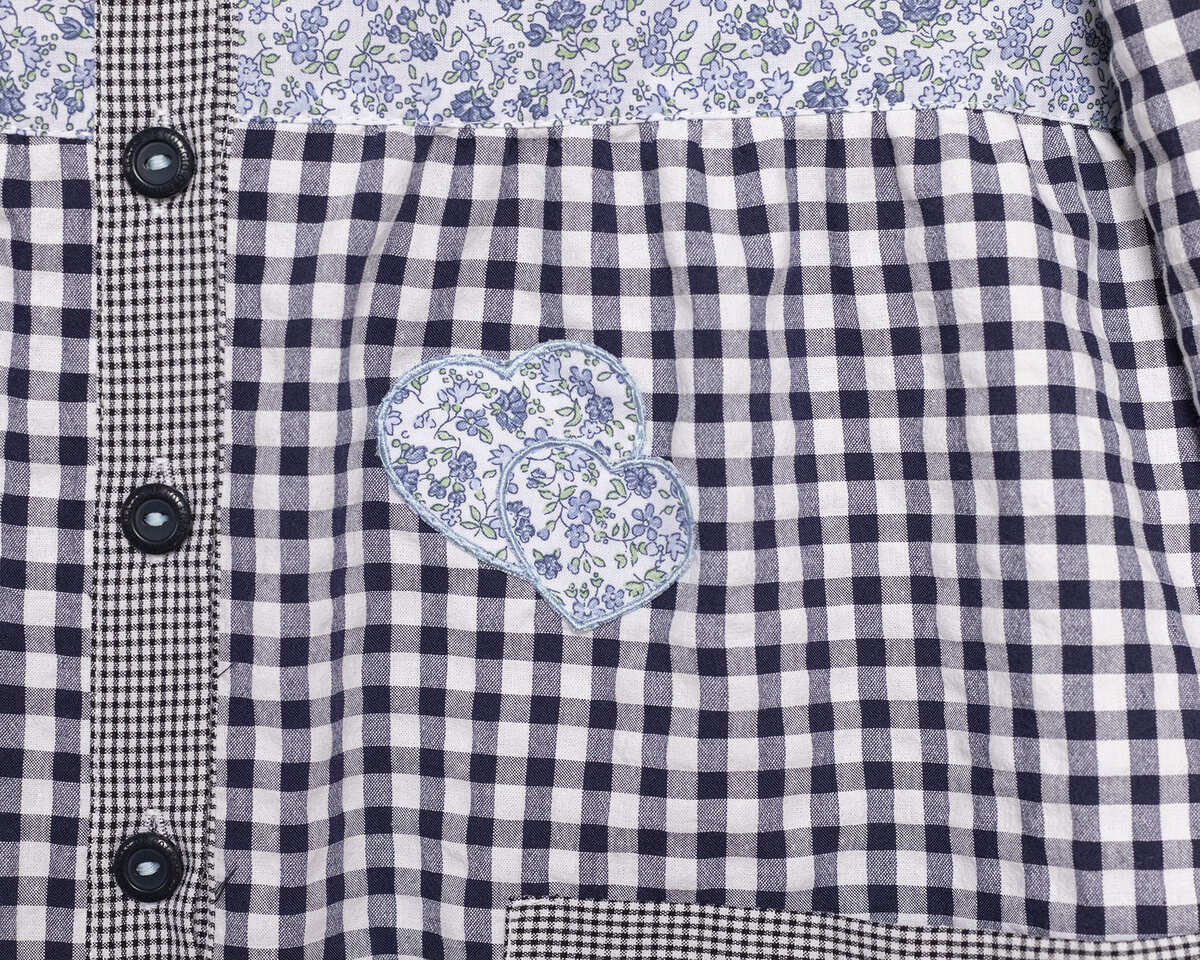 AMANTALA-VOLANTES-MAESTRA-MARINO-DETALLE-CORAZONES-DELANTERO-BAJA